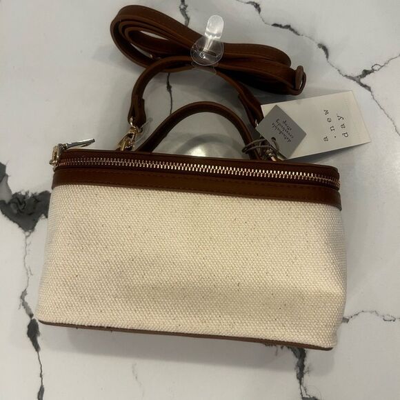 A New Day Tan and Cream Vanity Crossbody Bag NWT - Picture 2 of 5